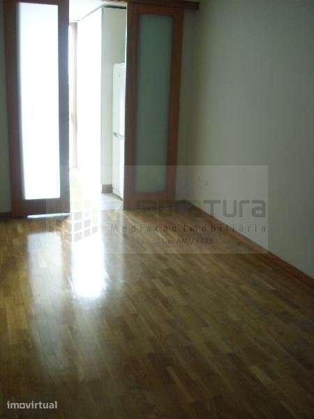 Apartamento T1 | Rua Brito Capelo | à Estação de Metro Carolina Mic... - Grande imagem: 3/19