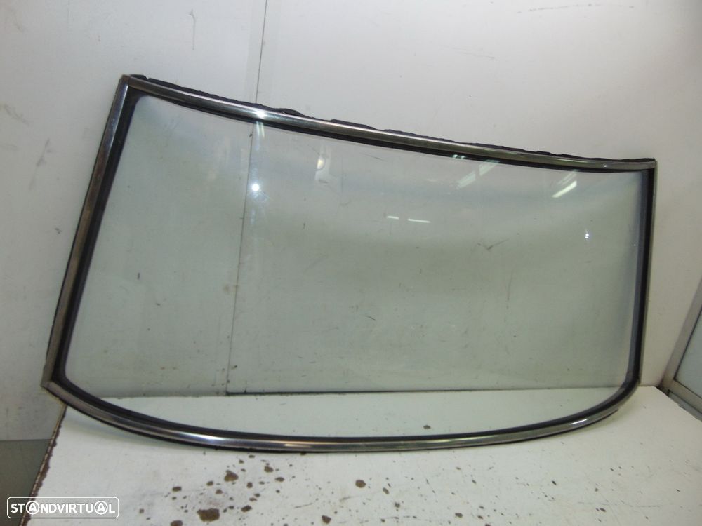 Datsun 1600 SSS para-brisas - 1