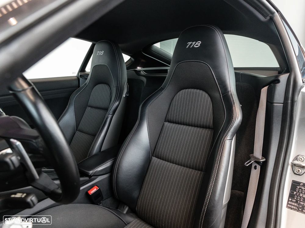 Porsche 718 Cayman - 35