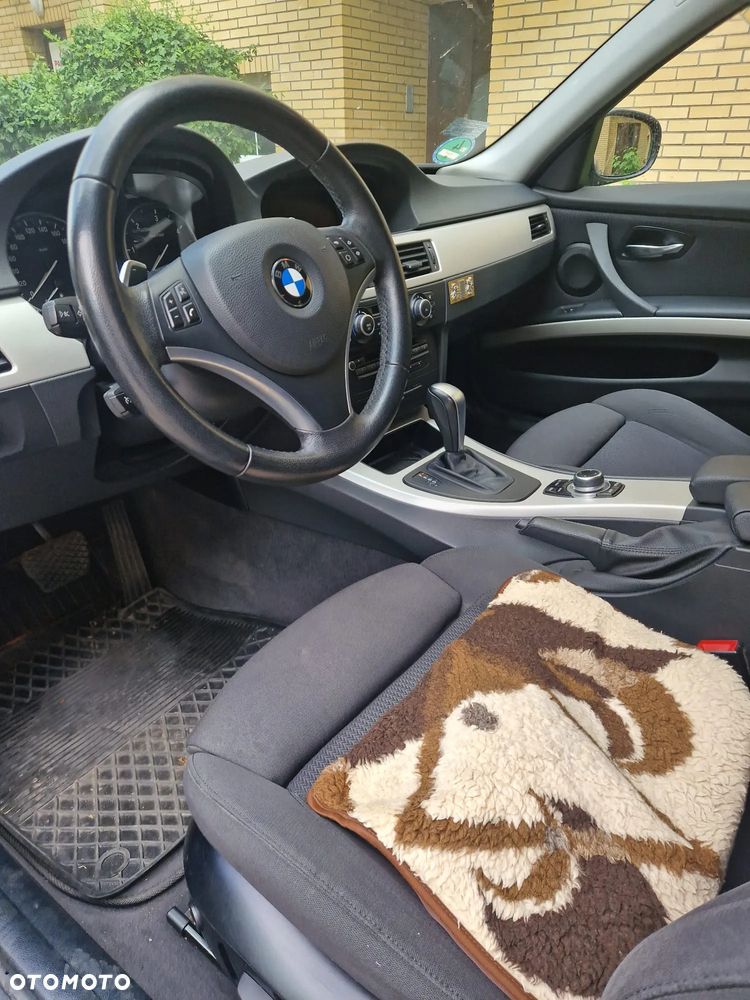 BMW Seria 3 ver-320d-dpf - 13
