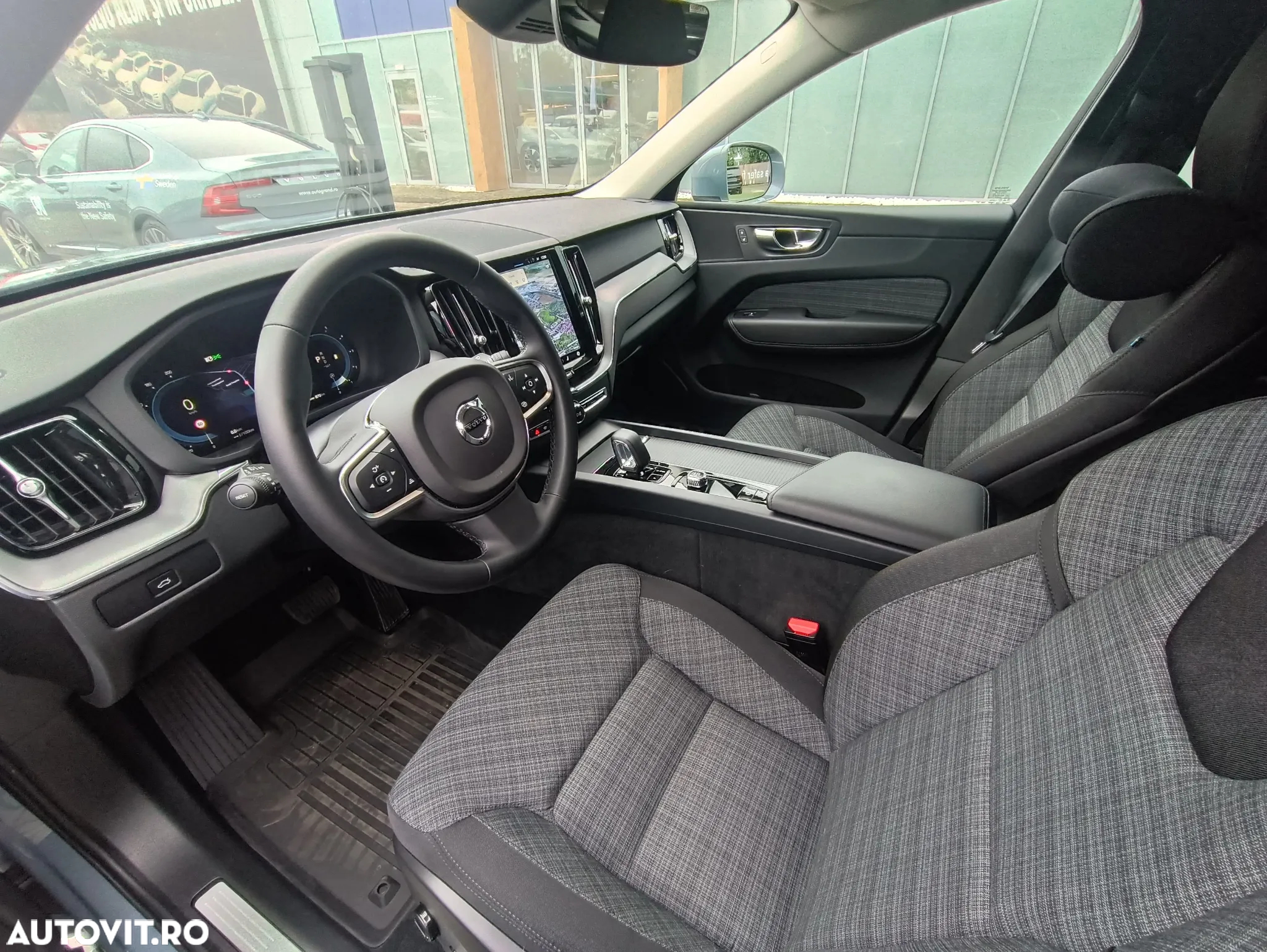 Volvo XC 60 B4 MHEV AT FWD Core - 16