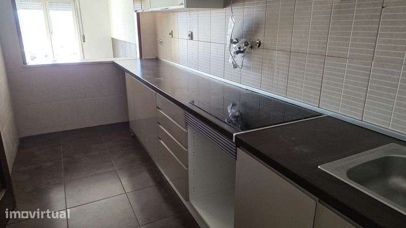 Apartamento T1+1 na Tapada das Mercês - Grande imagem: 4/12