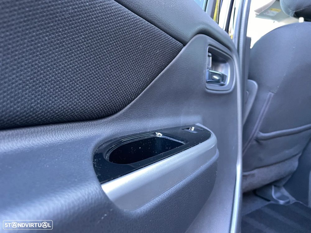 Mitsubishi L200 2.3 DI-D CD Invite Strakar Look 2WD - 28