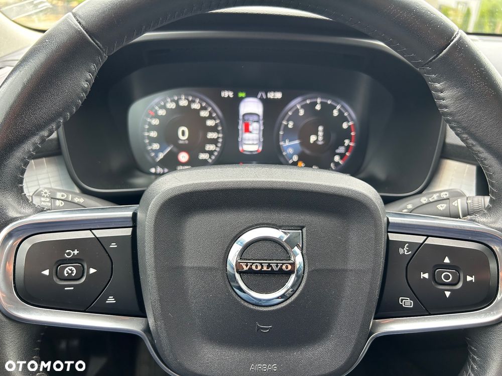 Volvo XC 40 T5 AWD Momentum Pro - 28
