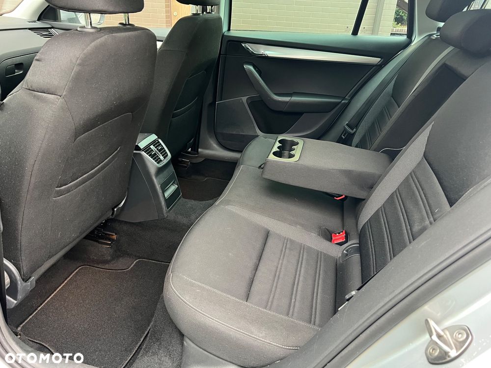 Skoda Octavia 1.6 TDI DSG Ambition - 32