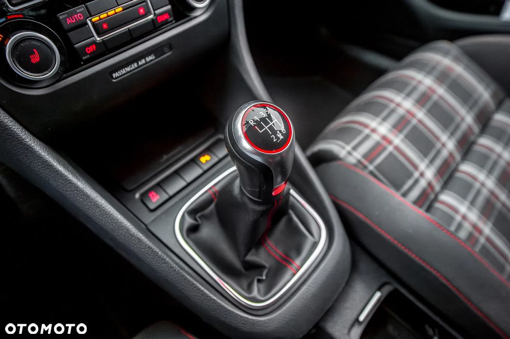 Volkswagen Golf 2.0 GTI - 32