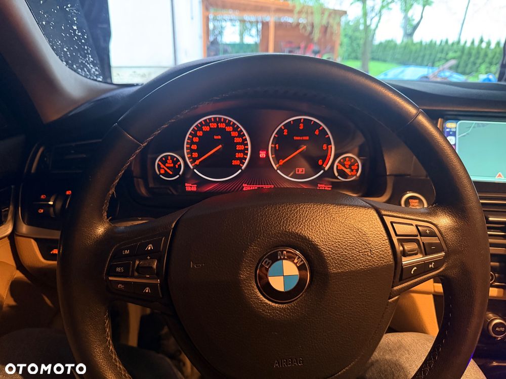 BMW Seria 5 525d Luxury Line - 9
