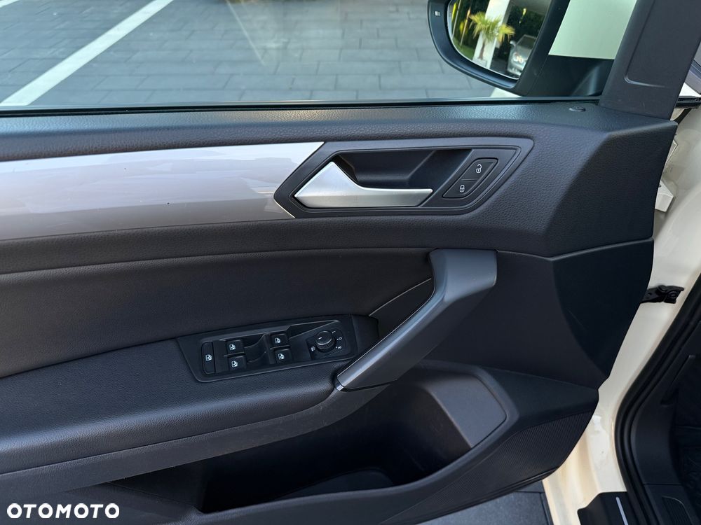 Volkswagen Touran 2.0 TDI SCR DSG Trendline - 15