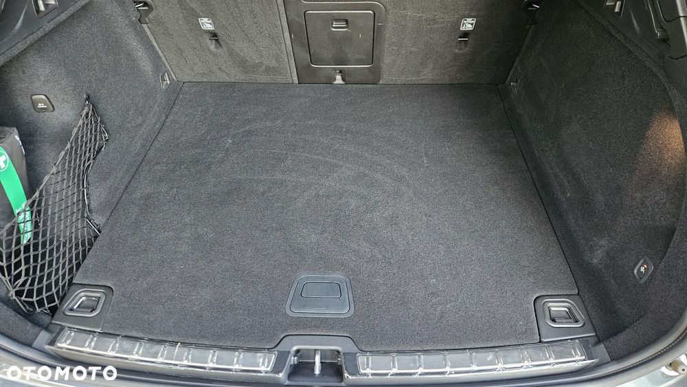 Volvo XC 60 D5 AWD Geartronic RDesign - 33