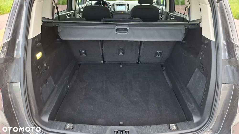 Ford S-Max - 12