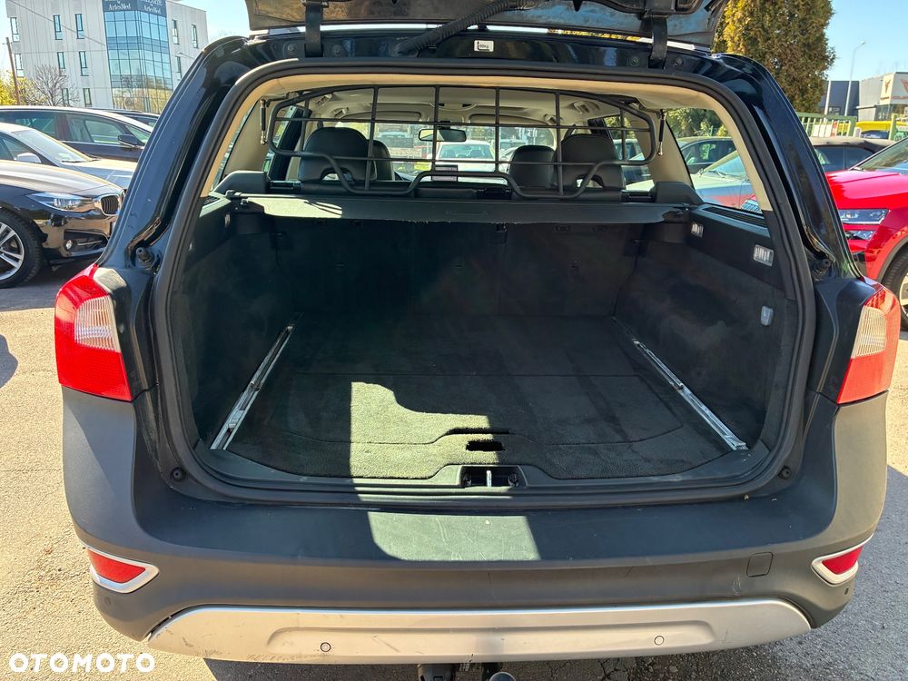 Volvo XC 70 D5 AWD Momentum - 11