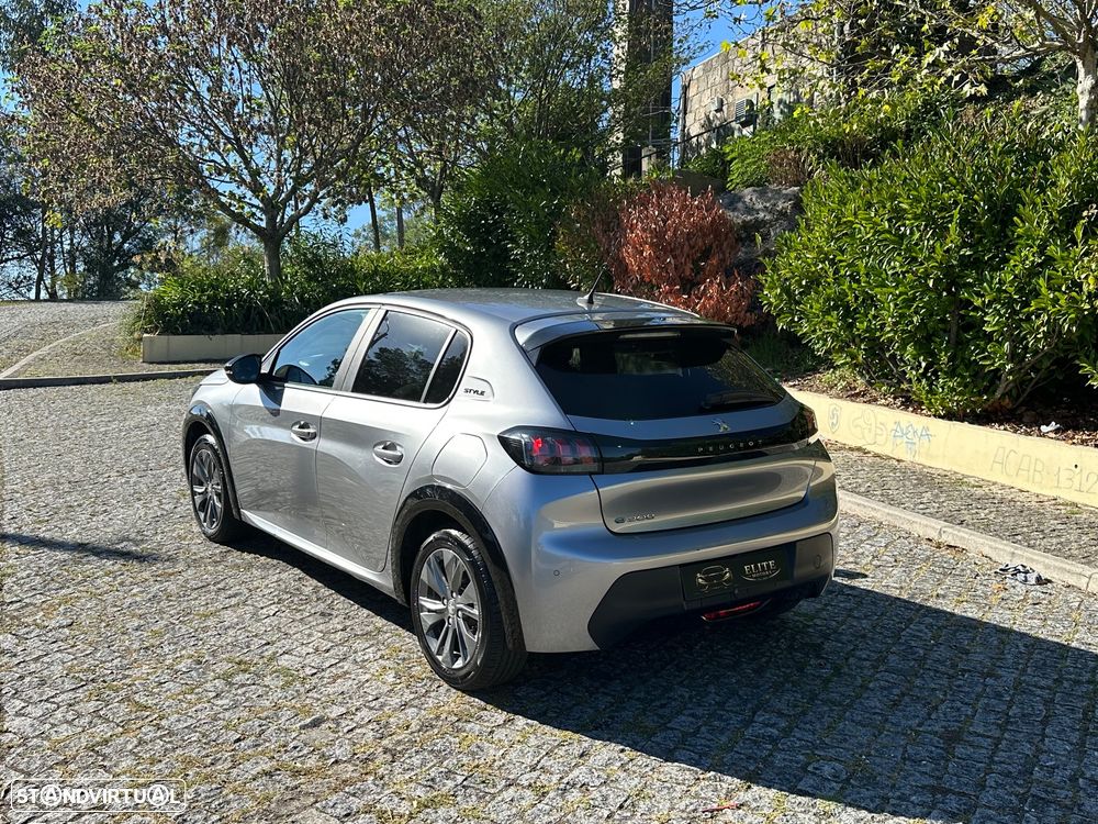 Peugeot e-208 - 12