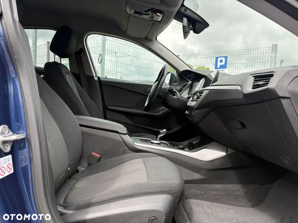 BMW Seria 2 218i - 25