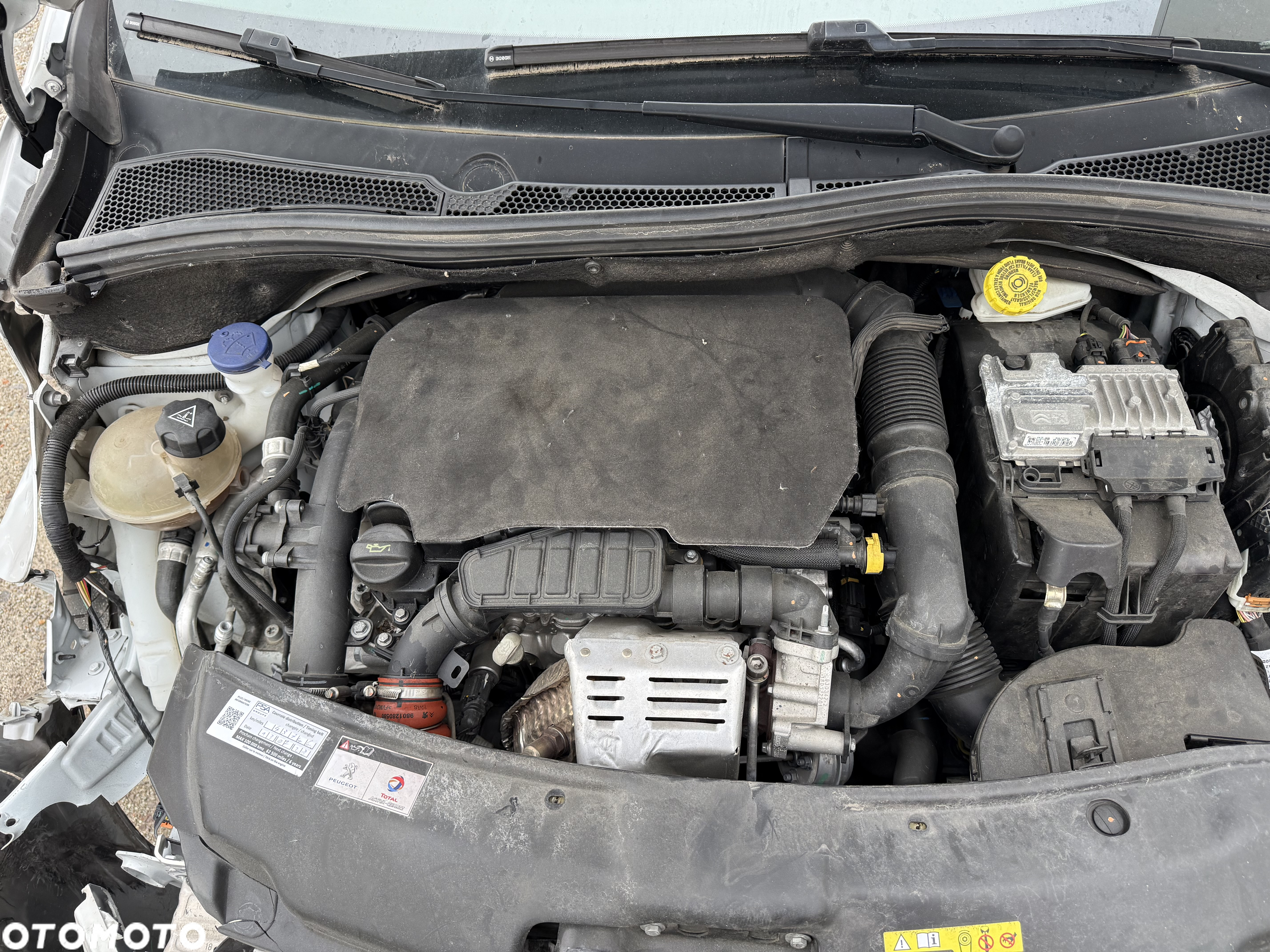 Peugeot 208 1.2 PureTech GPF Signature S&S EAT6 - 4
