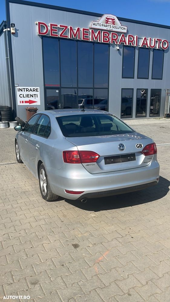 Dezmembram Volkswagen Jetta 1.6 diesel din 2012 - 3