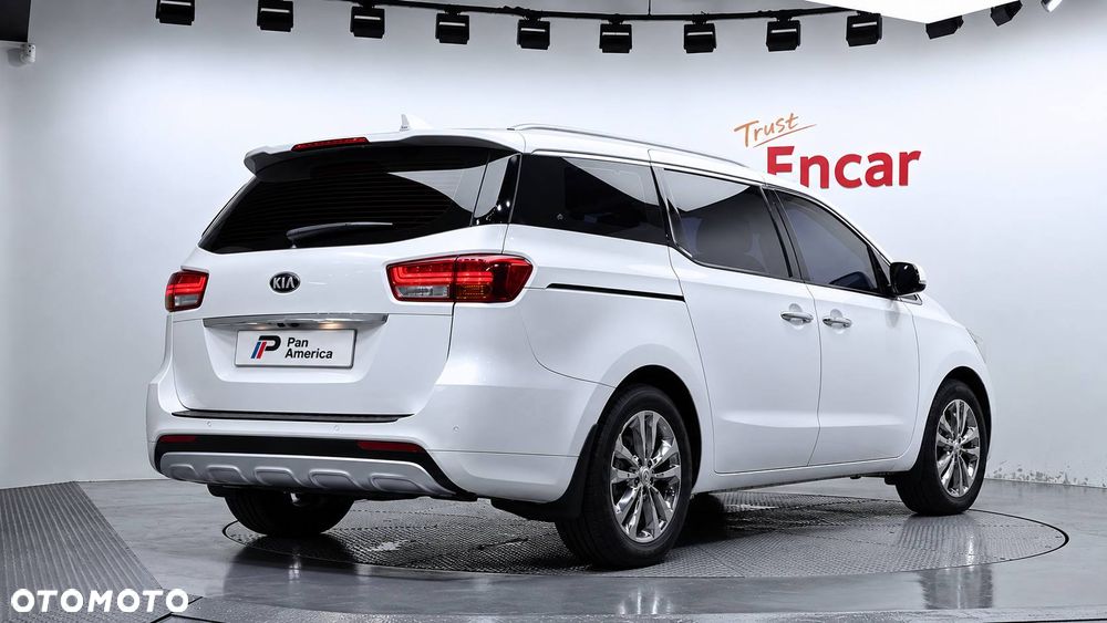 Kia Carnival - 3