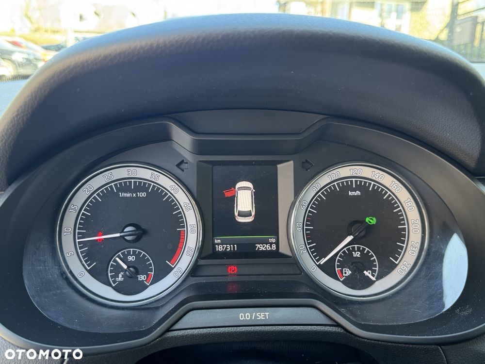 Skoda Octavia ver-1-6-tdi-dsg-style - 4