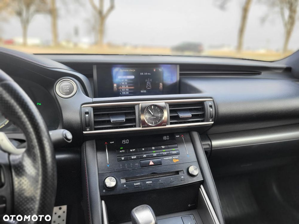 Lexus IS 200t / 300 F Sport - 13