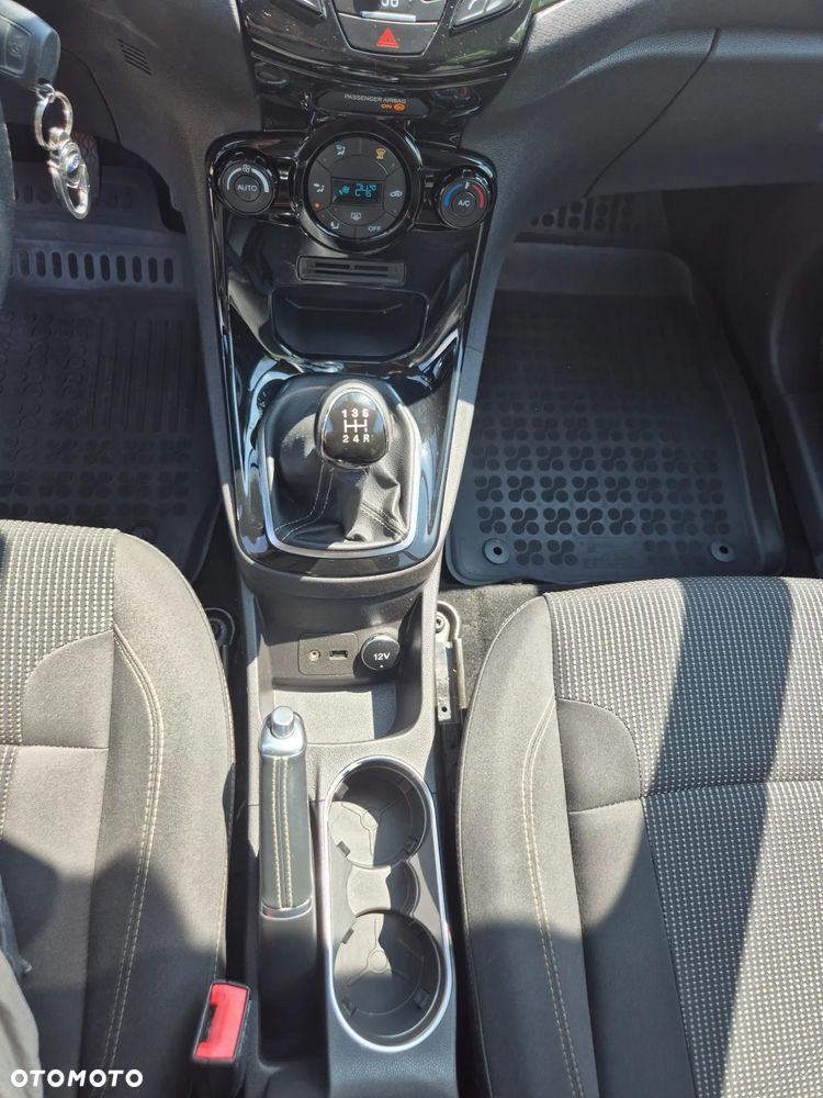 Ford Fiesta 1.5 TDCi SYNC Edition - 16