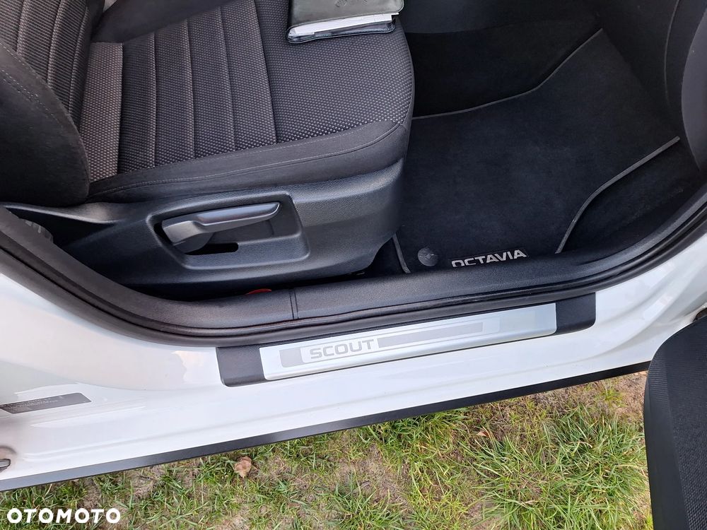 Skoda Octavia Combi 2.0 TDI 4x4 Scout - 16