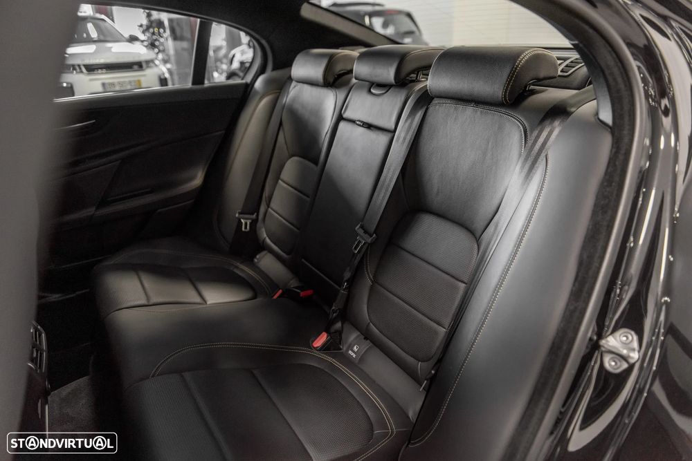 Jaguar XE 2.0 i4 R-Dynamic HSE AWD - 11