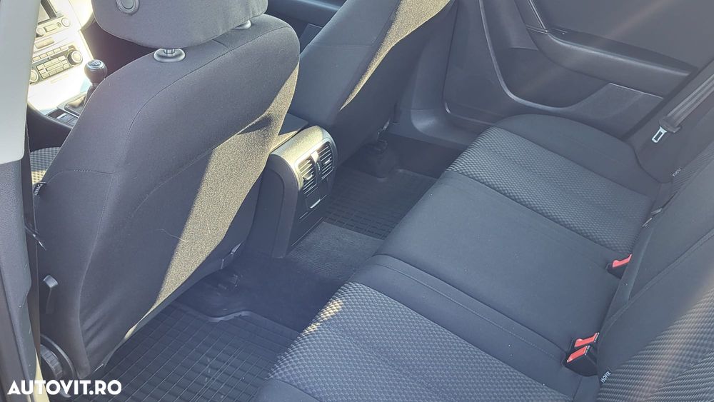 Volkswagen Passat - 8