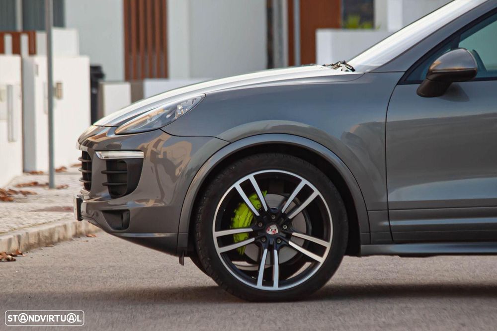 Porsche Cayenne S - 29