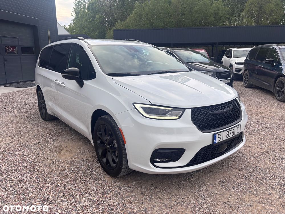 Chrysler Pacifica - 1