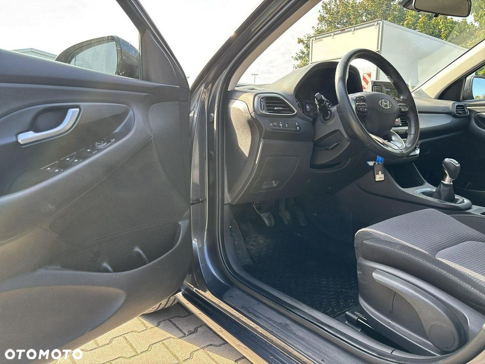 Hyundai i30 1.5 DPI Classic + - 10