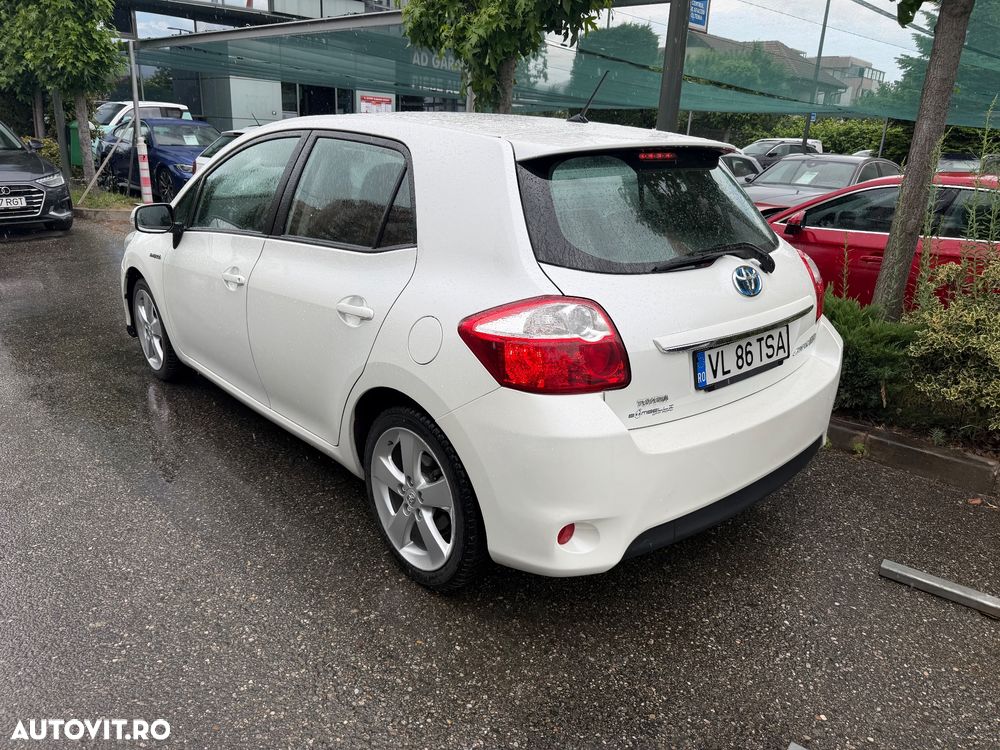 Toyota Auris 1.8 L VVT-i Luna - 2