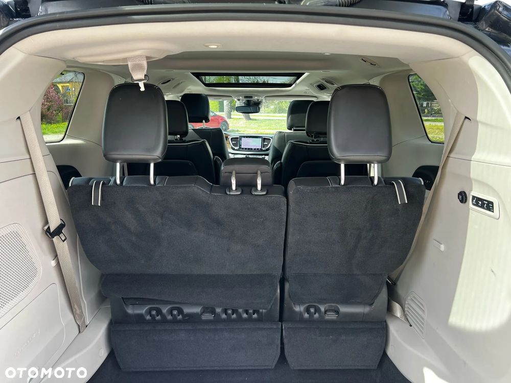 Chrysler Pacifica - 16