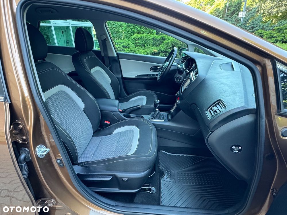 Kia Ceed 1.6 CRDi 136 ISG Dream-Team Edition - 24