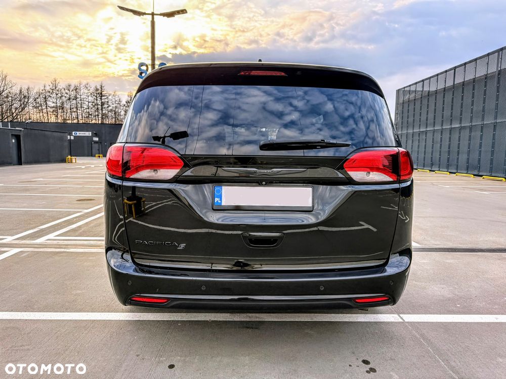 Chrysler Pacifica - 5
