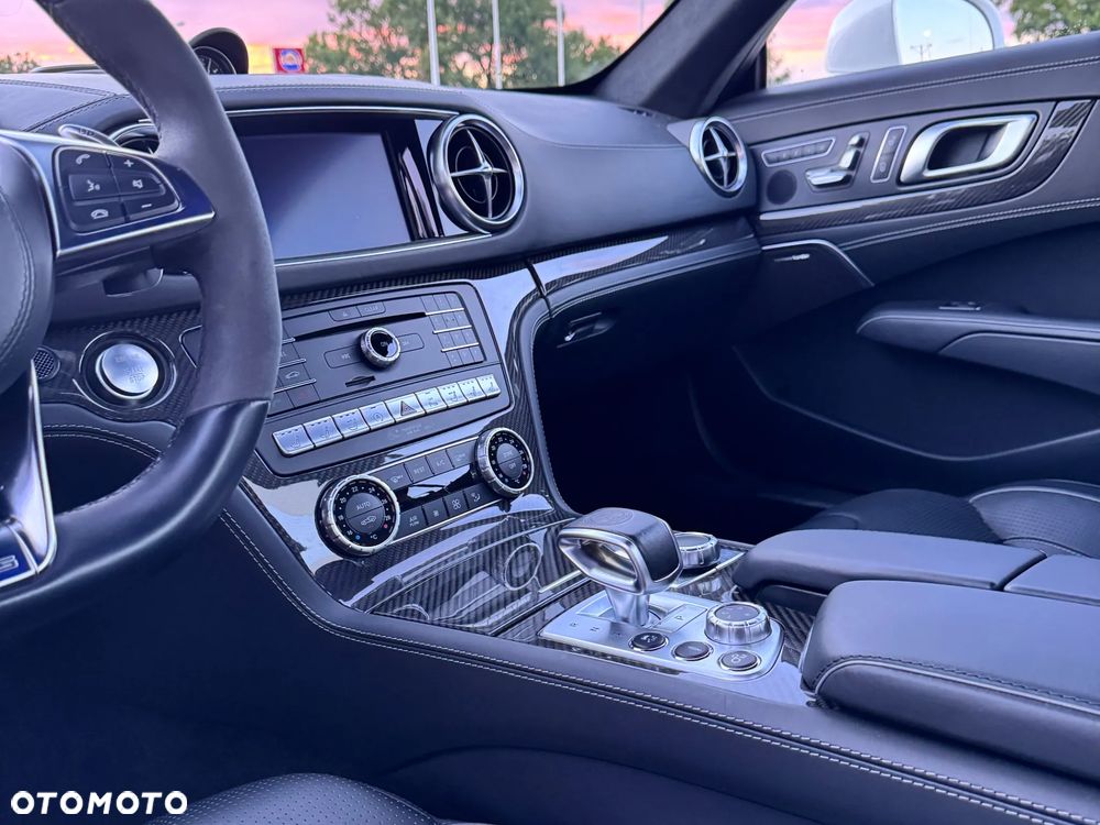 Mercedes-Benz SL 63 AMG - 30