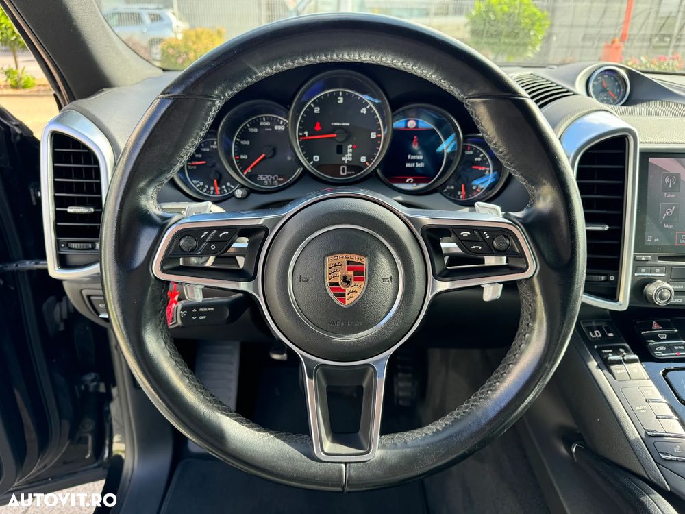 Porsche Cayenne 3.0 L - 15