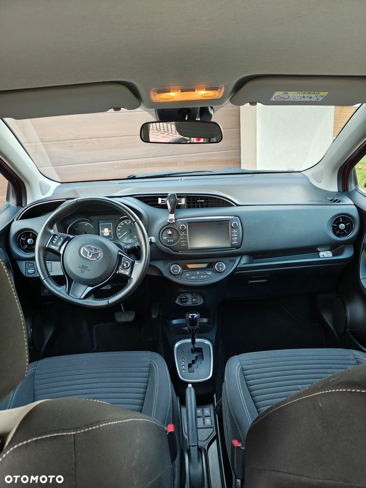 Toyota Yaris Hybrid 100 Premium - 12