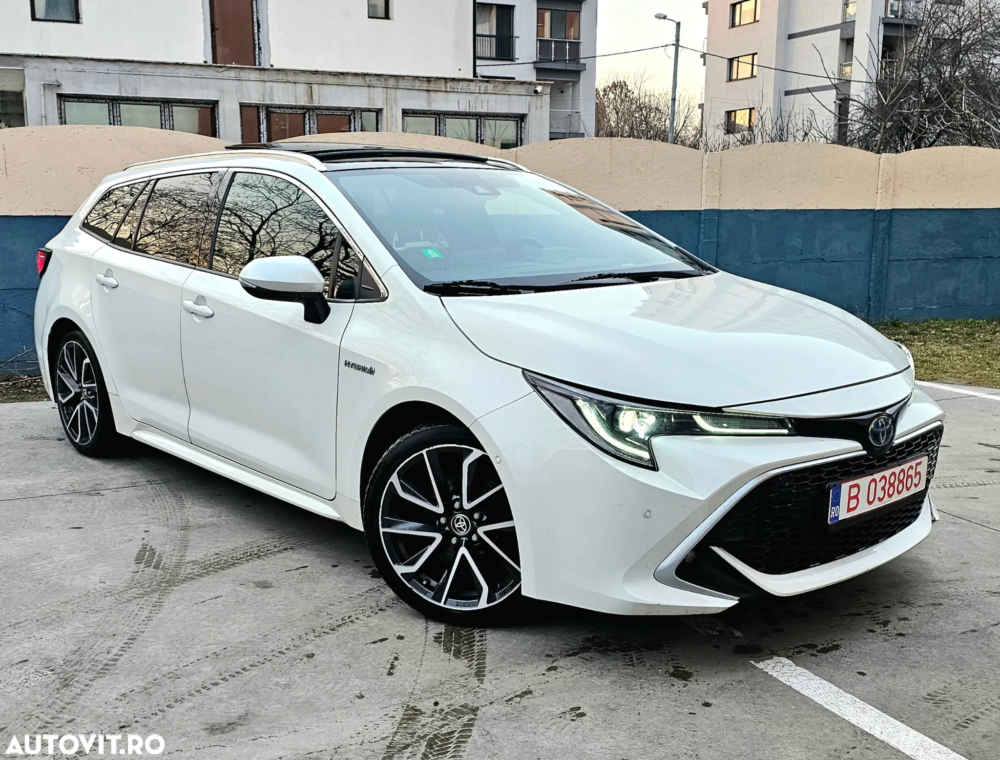 Toyota Corolla 2.0 HSD Exclusive Plus GR Sport Bi-Tone - 2
