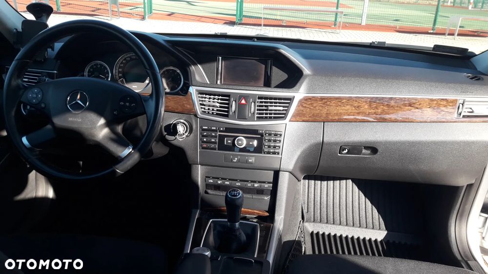 Mercedes-Benz Klasa E 200 CGI BlueEFFICIENCY - 9