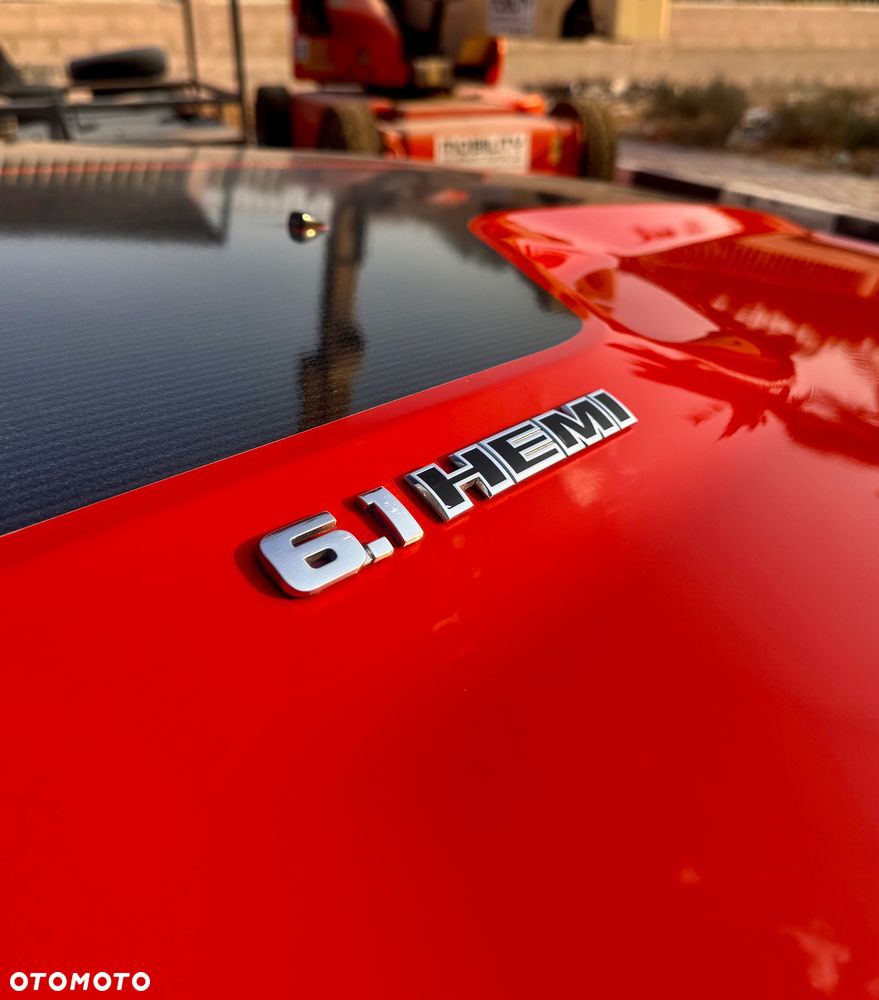 Dodge Challenger 6.1 SRT8 - 16