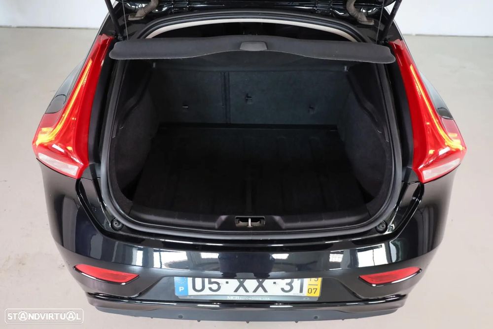 Volvo V40 2.0 D3 Momentum - 20