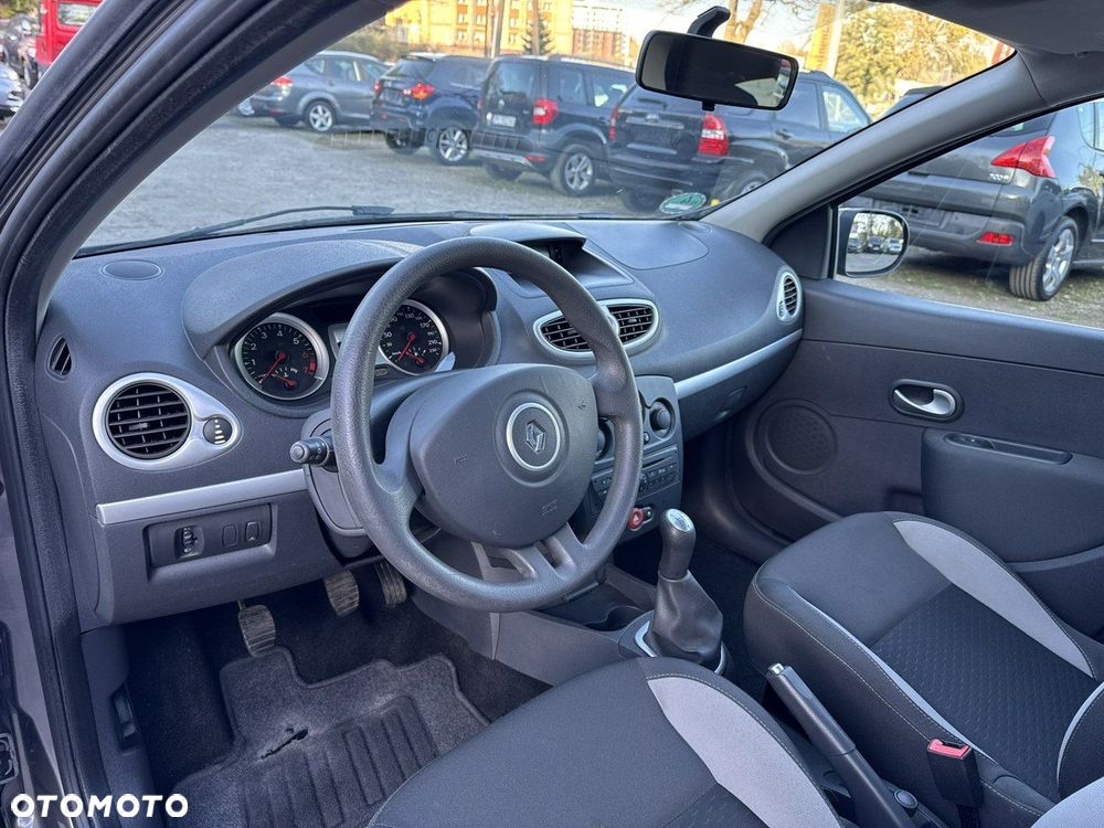 Renault Clio - 25