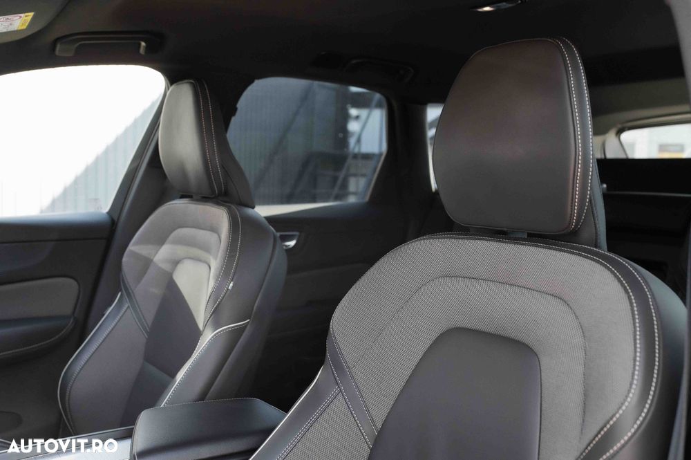 Volvo XC 60 B4 D AWD Plus Dark - 21