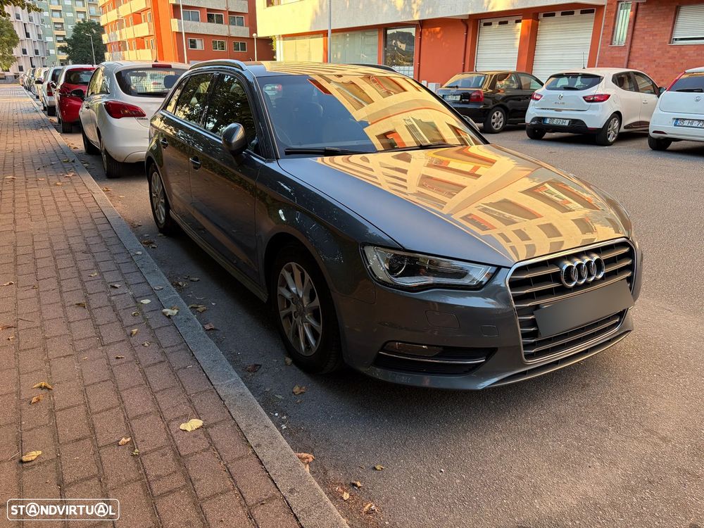 Audi A3 Sportback 1.6 TDI Attraction Ultra - 2