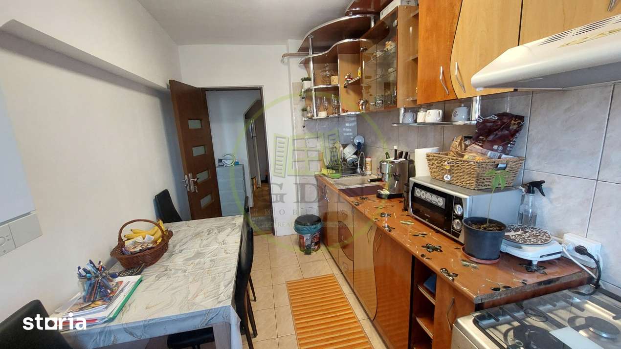Apartament doua camere decomandat, etajul 3, cartier 1 Mai zona Insula — fotografia 3