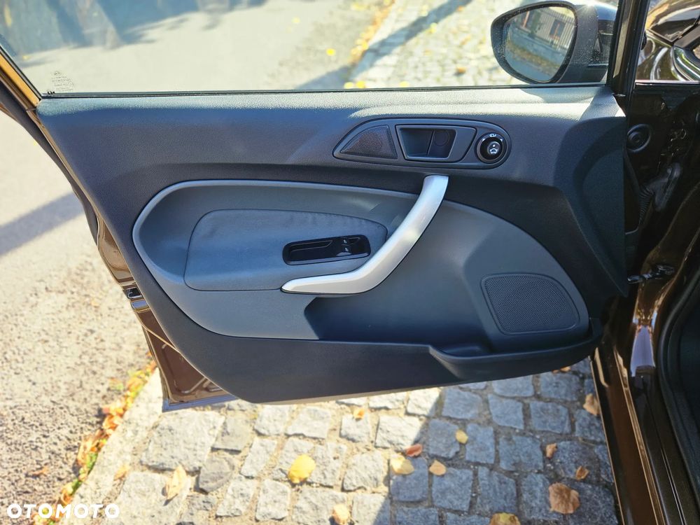 Ford Fiesta 1.25 Titanium EU5 - 10