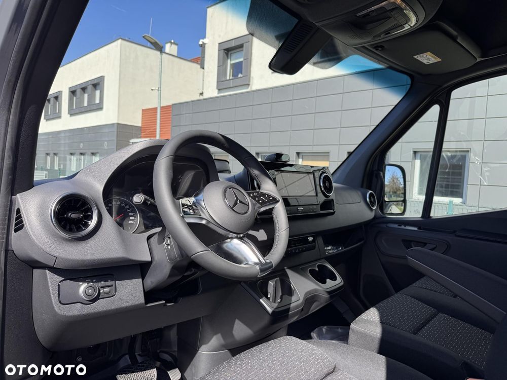 Mercedes-Benz Sprinter - 10
