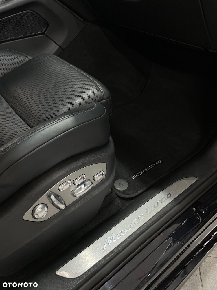 Porsche Macan Turbo PDK - 21