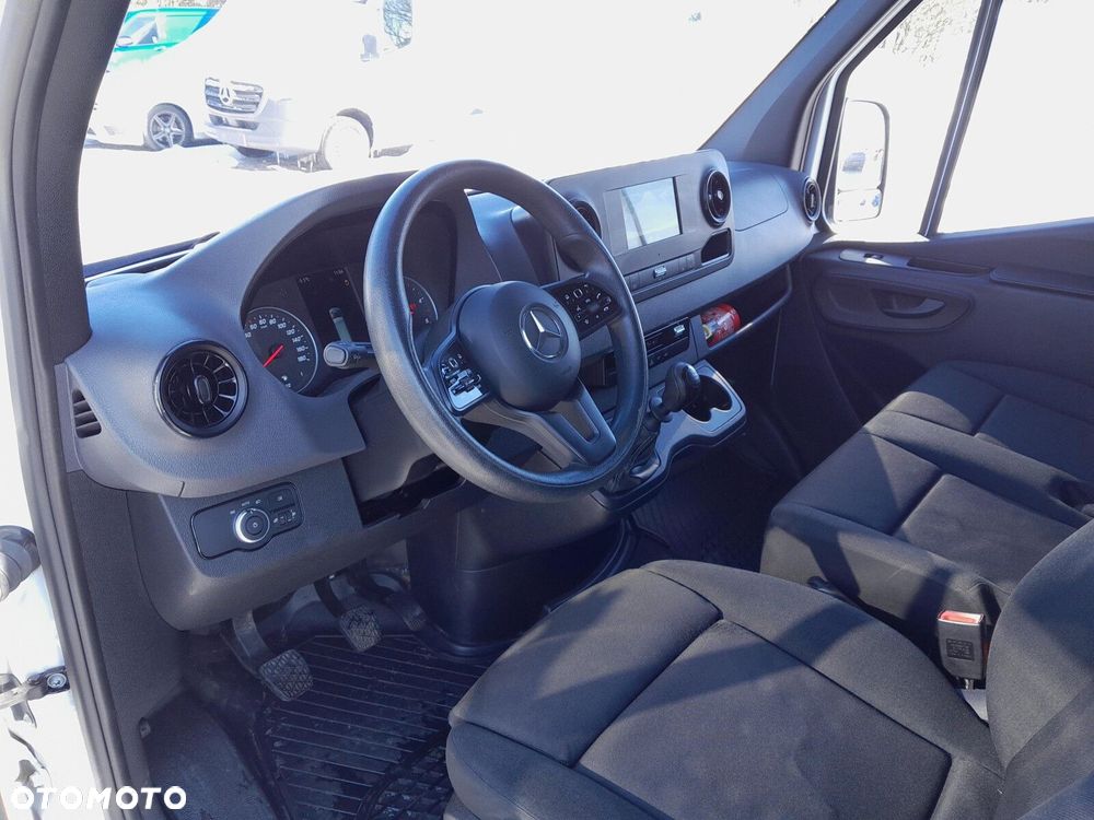 Mercedes-Benz Sprinter - 16