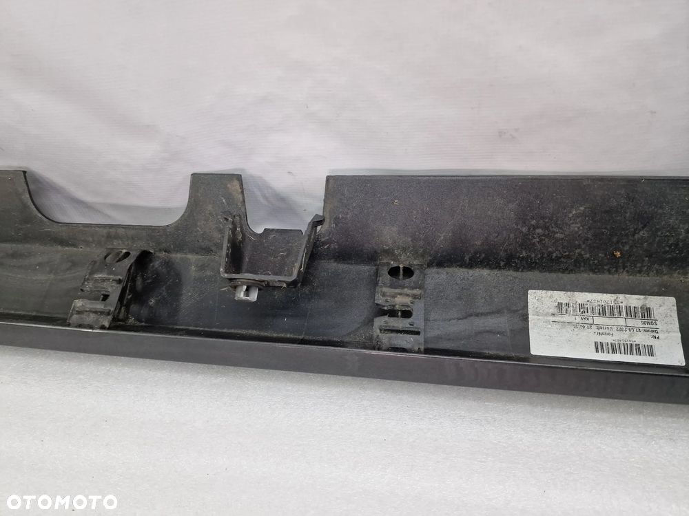 FORD FIESTA MK8 ST-LINE 17- LEWA LISTWA PROGOWA / NAKŁADKA PROGU , KOLOR SZARY METALIK ( GRAFITOWY ) , NR H1BJ-A10155-BW , NR AUKCJI PR452 - 8