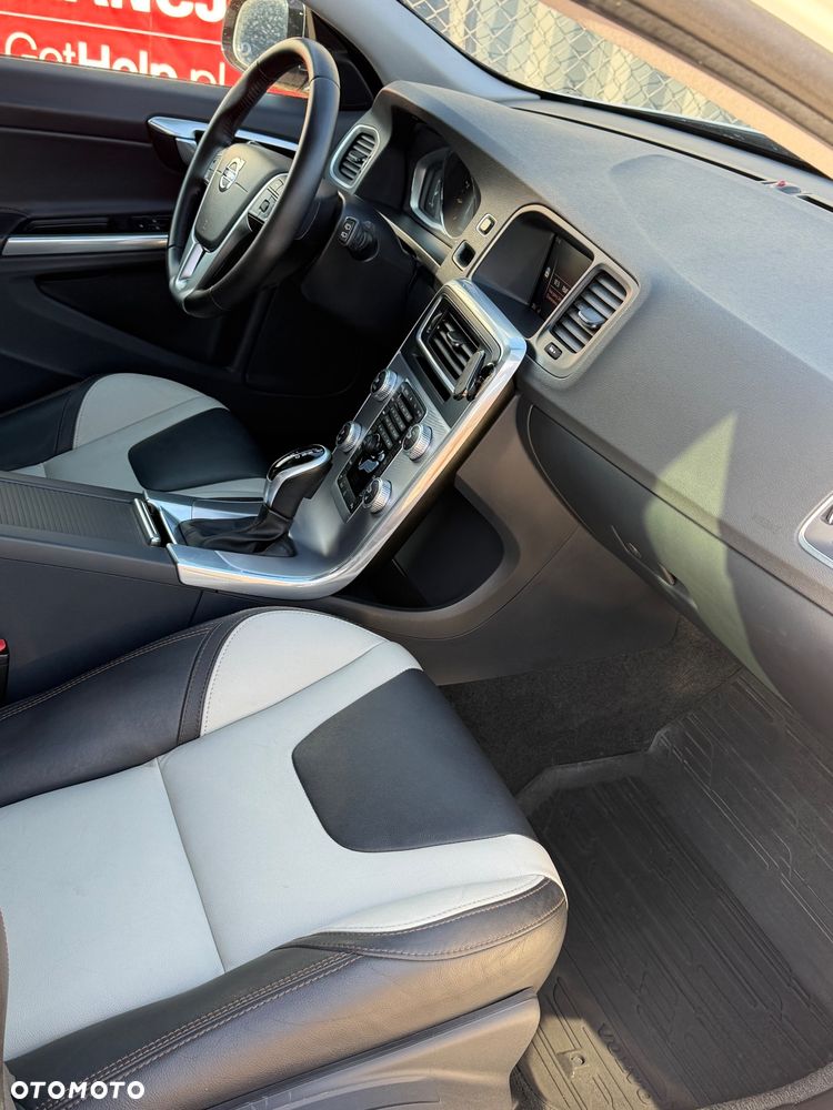 Volvo V60 Cross Country T5 AWD Geartronic Summum - 8
